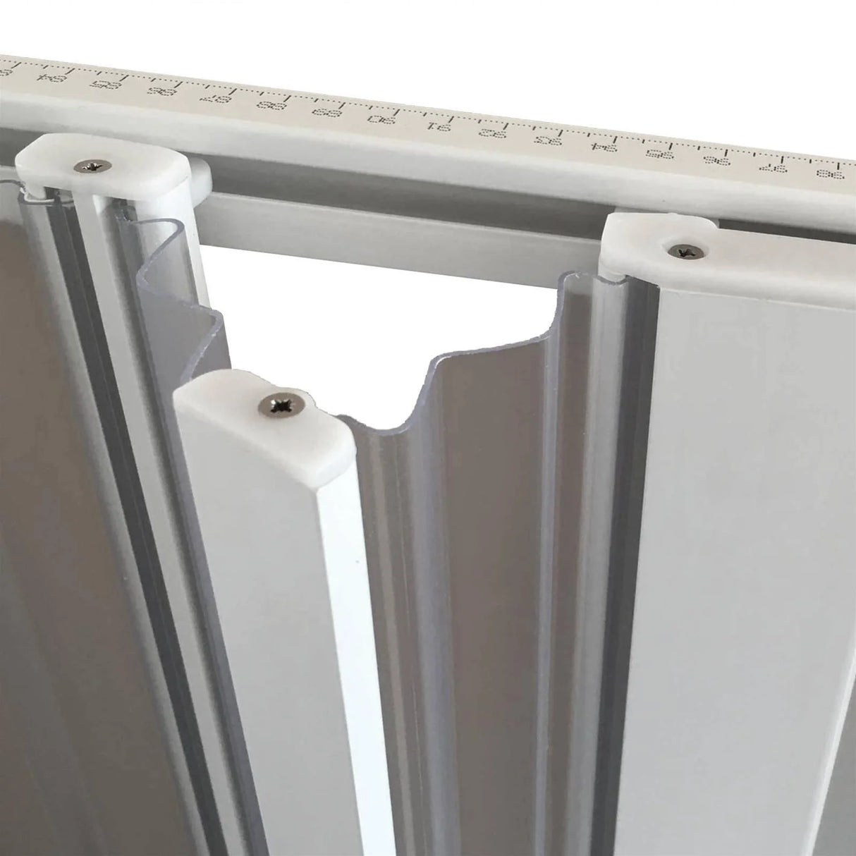 nova sky hoekdouchecabine met centrale opening witte pvc profielen balgopening magnetische sluiting verstelbaar ruimtebesparende douchecabine